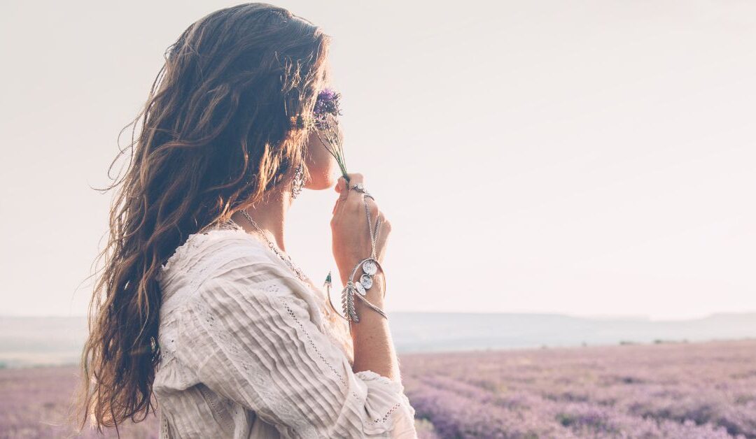 The Best Facial for Sensitive Summer Skin: How to Keep Your Skin Calm, Hydrated, and Healthy