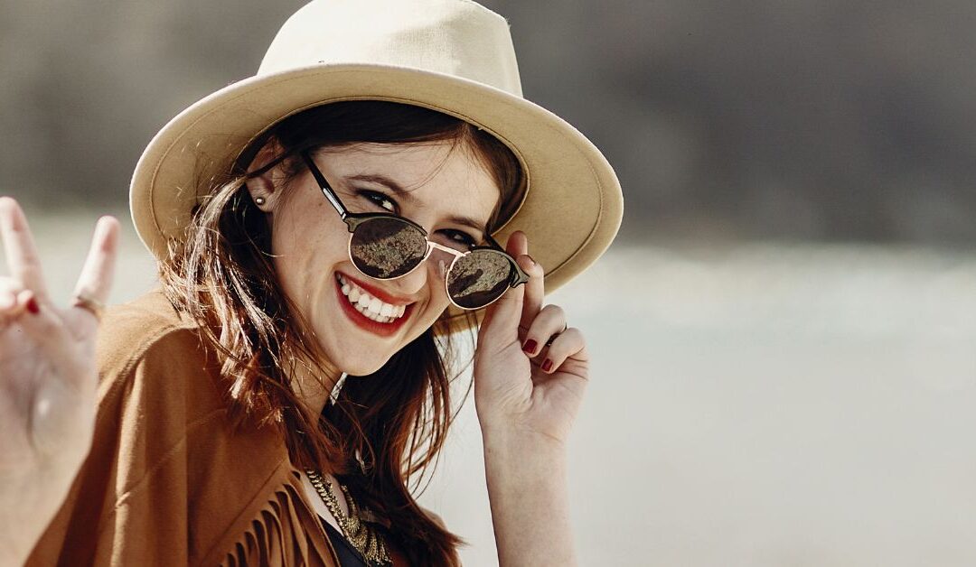 Benefits of Professional Teeth Whitening vs. Store-Bought Kits